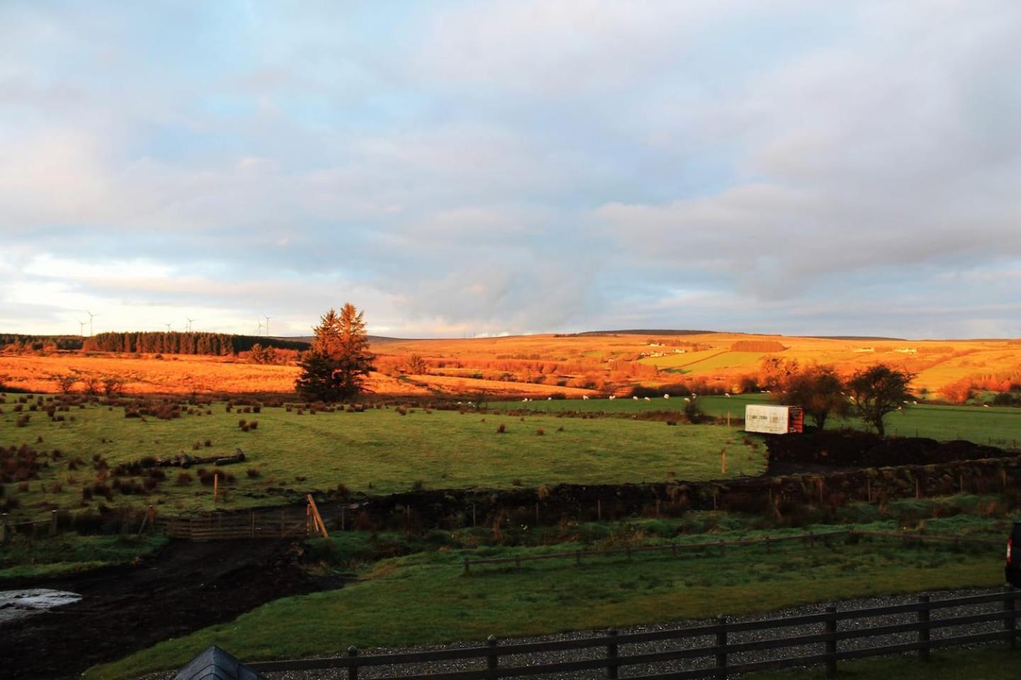 Farm stay Forest View & Hot Tub Ballynameen