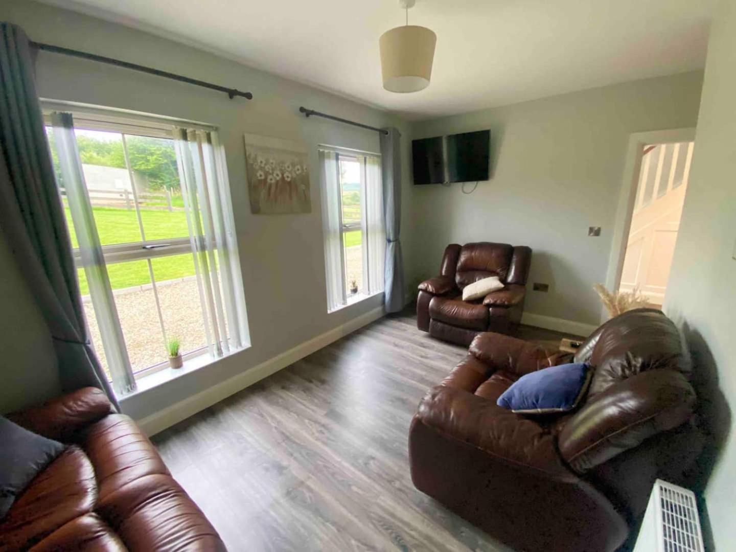 Farm stay Forest View & Hot Tub Ballynameen