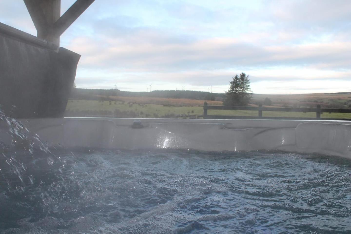 Farm stay Forest View & Hot Tub Ballynameen